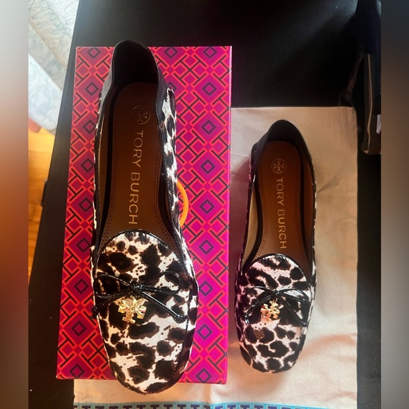 Tory Burch Cream and Black Charm Loafers - Picture 3 of 9